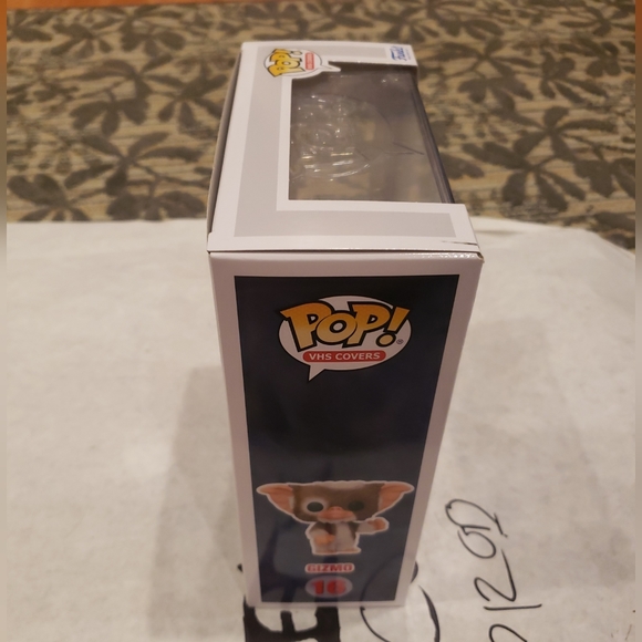 Gizmo Flocked VHS  Funko Pop Walmart Exclusive #16 - Picture 3 of 5